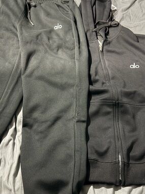 ALO Yoga Black Sweatpants & Joggers Set